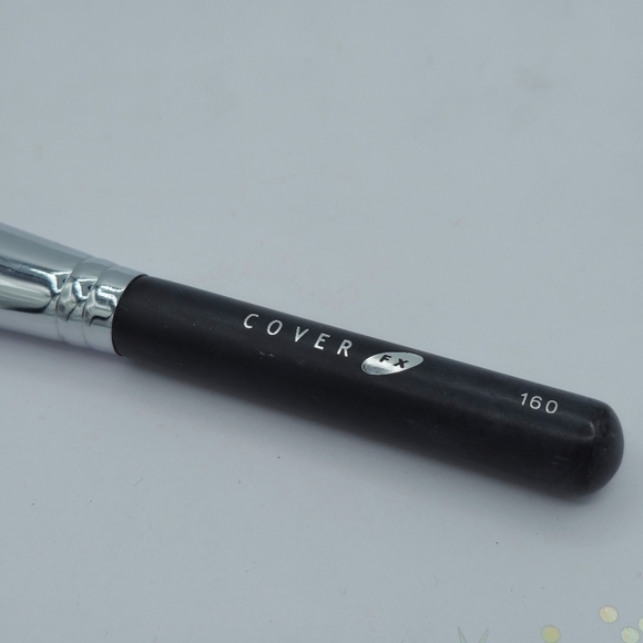 COVER FX 160 Cream Foundation Brush - Picture 3 of 5